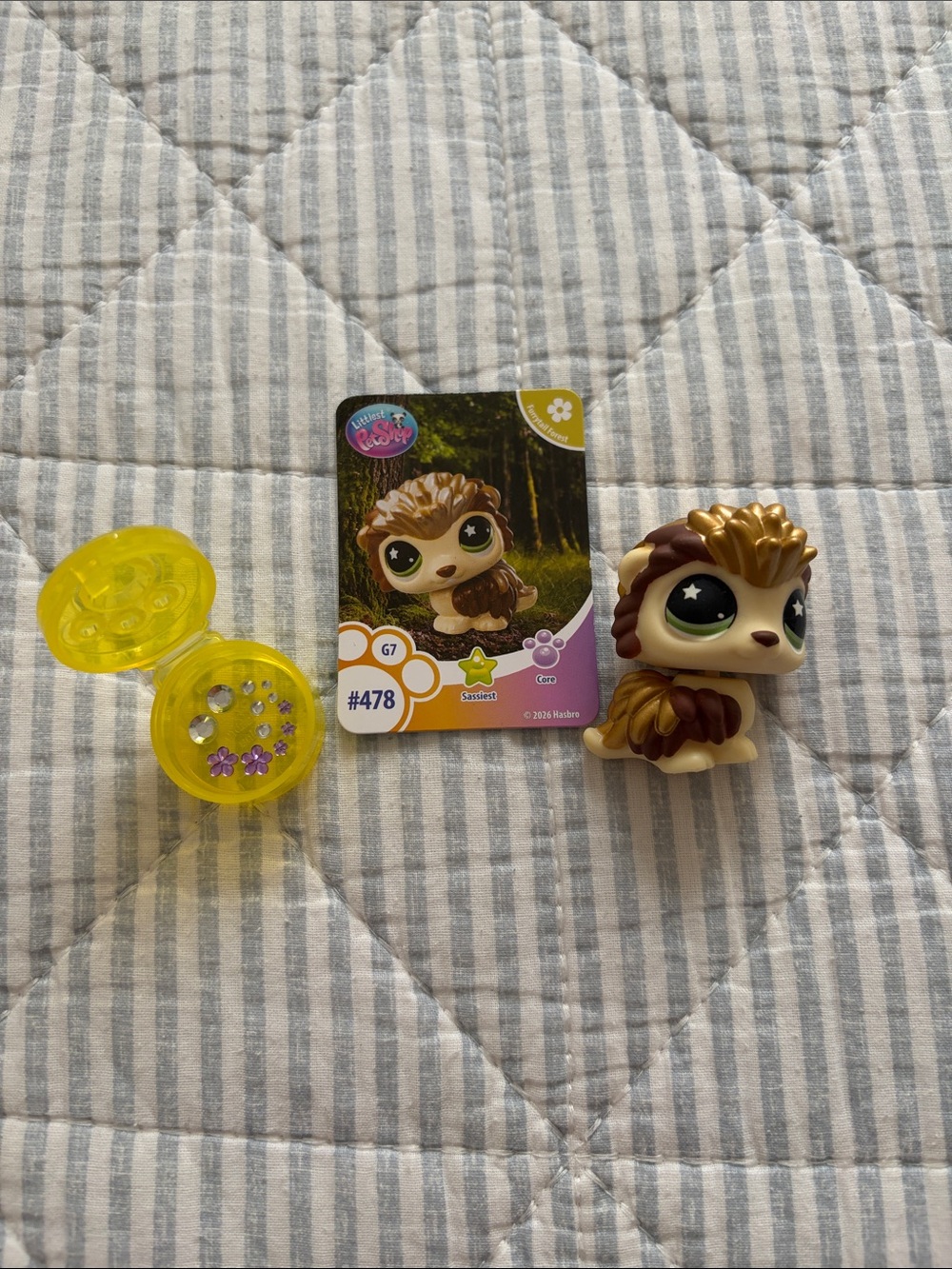 Hasbro Littlest Pet Shop Hedgehog Figure - Brown & Gold with Yellow Accessory